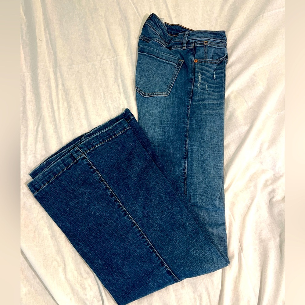 A&F Wide leg/ Flare Jeans - Size 6